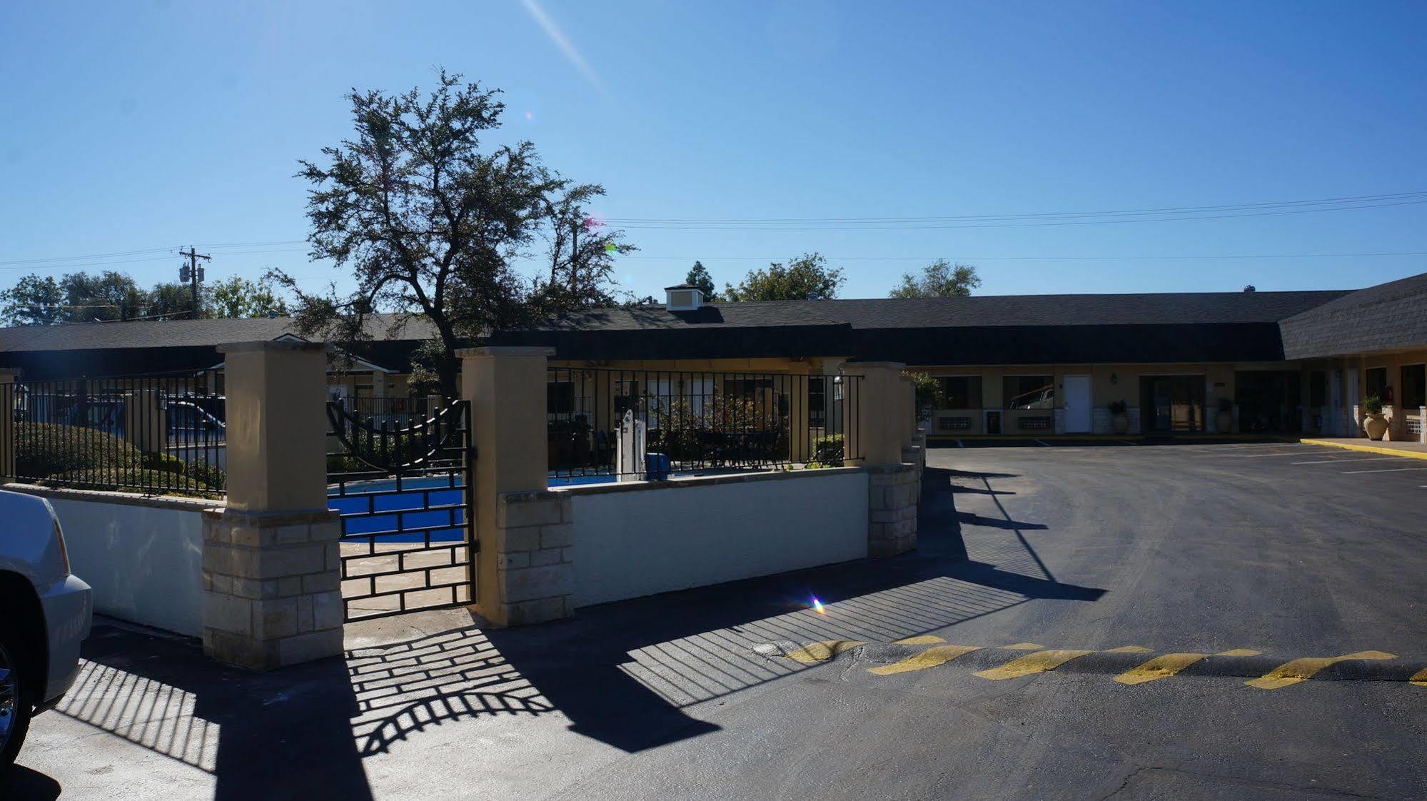 Hotel Vernon Bagian luar foto